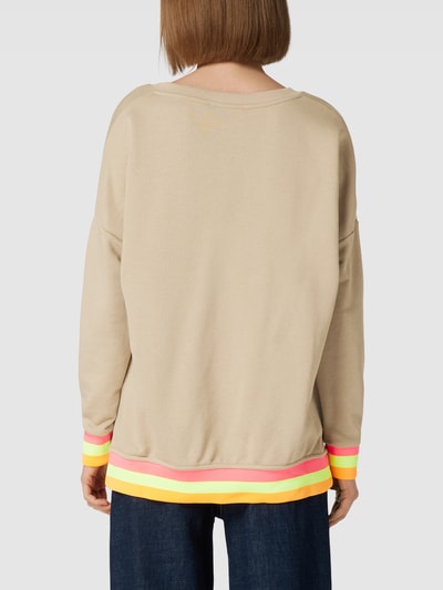 miss goodlife Sweatshirt mit Statement-Print Modell 'Amour' Sand 5