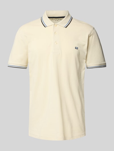 Christian Berg Men Poloshirt mit Label-Stitching Ecru 2