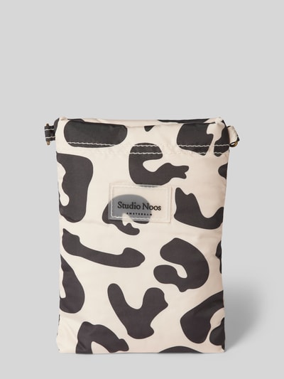 STUDIO NOOS Handytasche mit Label-Patch Modell 'Holy cow' Sand 1