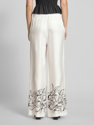 Herzensangelegenheit Flared Cut Hose aus Seide mit elastischem Bund Offwhite 5