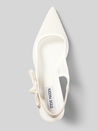 Produktfoto, Slingpumps mit Perlenbesatz Modell 'Ensemble' von Steve Madden in Weiß, spitz zulaufende Form, Riemchen mit Schleifen-Detail, Pfennigabsatz, glatte Sohle, Absatzhöhe: 8 cm, Schaftweite: 5 cm, Detailreiche Textur.