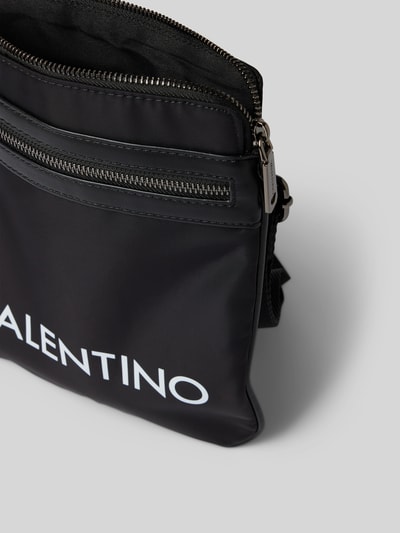 VALENTINO BAGS Umhängetasche mit Label-Print Modell 'BANDOLIERA KYLO' Black 4