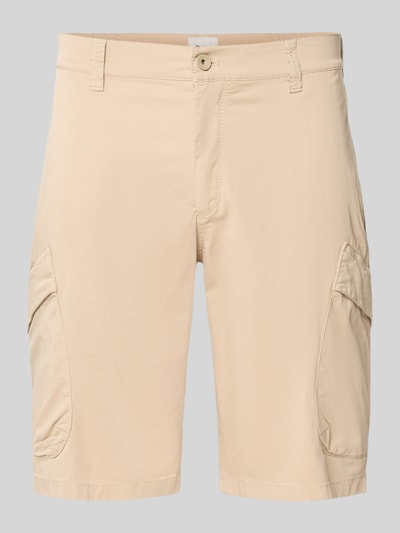 Produktfoto, Regular Fit Cargoshorts aus Baumwoll-Mix von Brax in Optik: Unifarben mit Knopf und verdecktem Reißverschluss, seitliche Eingrifftaschen und Cargotaschen, leichte Textur, beige Farbe.