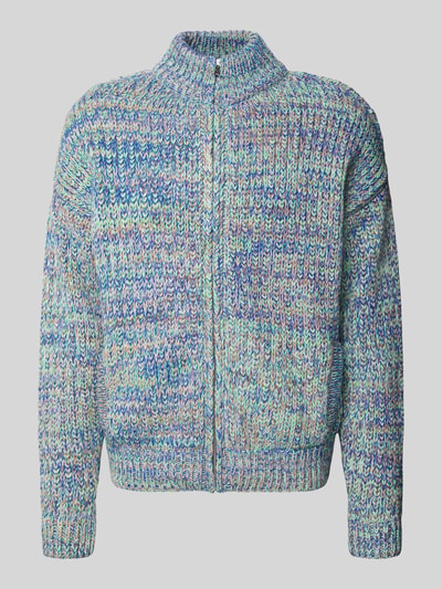 Produktfoto, mehrfarbige Relaxed Fit Strickjacke aus Baumwoll-Woll-Mix mit Viskose-Anteil Modell 'UN-WASTED' von Armedangels, Strickoptik, Stehkragen, Reißverschluss, seitliche Eingrifftaschen, gerippte Abschlüsse.