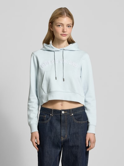 Guess Jeans Cropped Hoodie mit Label-Badges Hellblau 4