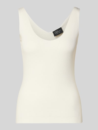 Produktfoto, Slim Fit Top aus Viskose-Mix von s.Oliver BLACK LABEL in Optik: Unifarben, Rippstrick, cremefarbene glatte Textur.