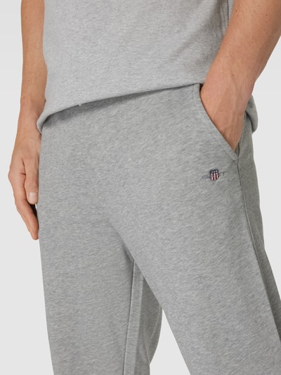 Gant Sweatpants mit Label-Stitching Modell 'SHIELD' Mittelgrau Melange 3