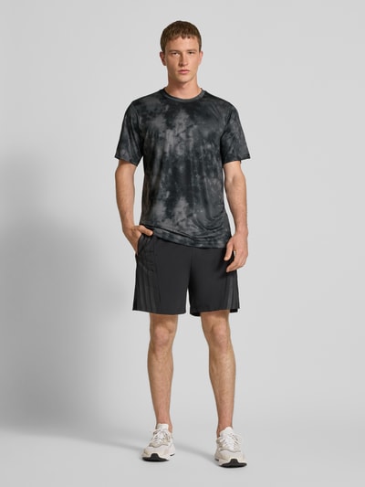 adidas Training T-shirt o kroju regular fit z logo i okrągłym dekoltem Czarny 1