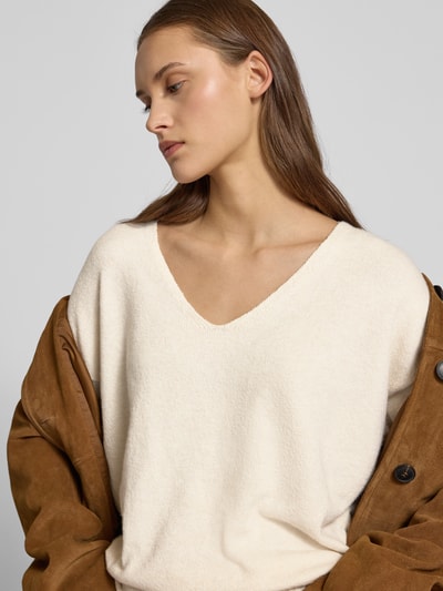 Only Sweter o kroju regular fit z dekoltem w serek model ‘RICA LIFE’ Écru 3