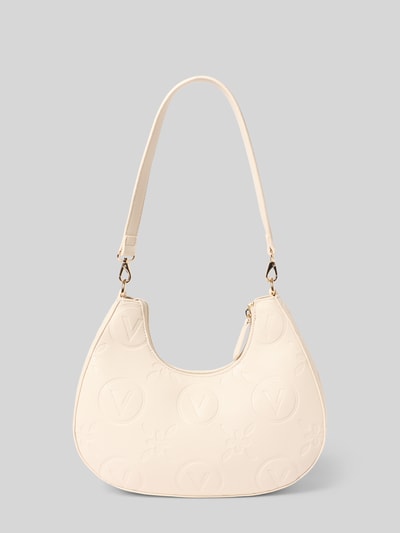 Produktfoto, handtas met labeldetails model 'SAMBA' van VALENTINO BAGS in beige, hoofdvak met ritssluiting, karabijnsluiting, verstelbare schouderband, ritsvak binnenin, breedte 30 cm, lengte 24 cm, diepte 8 cm, bandlengte 120 cm, effen kleur, afgeronde vorm, zachte textuur
