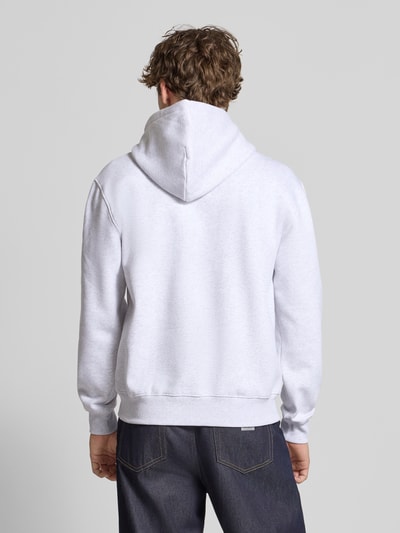 Carhartt Work In Progress Hoodie mit Label-Stitching und Känguru-Tasche Hellgrau Melange 5