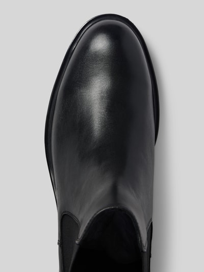 Produktfoto, schwarzer Stiefel aus echtem Leder in glatter Optik, abgerundete Form, Modell 'ULMER' von CG – CLUB of GENTS, profilierte Sohle, Absatzhöhe 4 cm, Schafthöhe 14 cm, Schaftweite 12 cm.