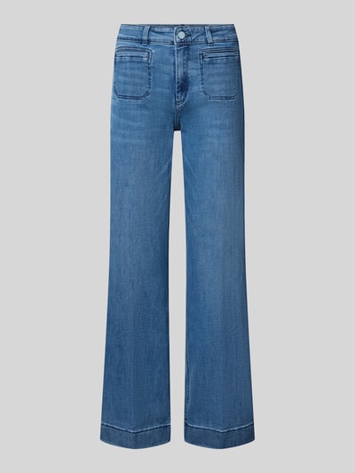 Produktfoto, Wide Fit Jeans mit Eingrifftaschen von Christian Berg Woman aus mittelblauem Denim, Gürtelschlaufen, Knopf- und Reißverschluss, strukturierte Oberfläche, Damen Jeans