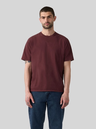 Levi's® T-shirt o kroju regular fit z czystej bawełny z wyhaftowanym logo Bordowy 4
