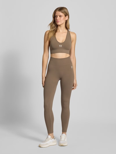 P.E Nation Sport-BH mit Rundhalsausschnitt Modell 'SEAMLESS' Taupe 1
