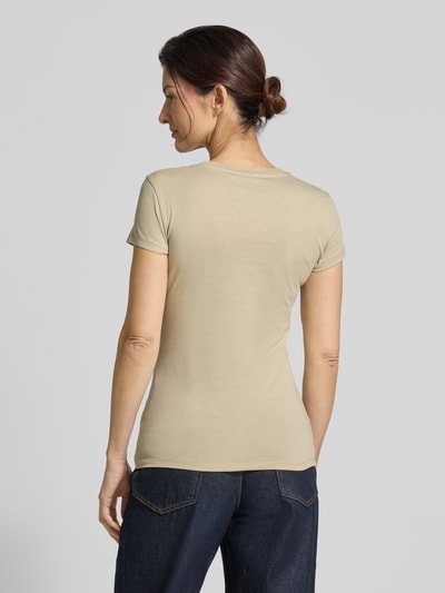 Frauenmodel trägt T-Shirt mit Logo und Rundhalsausschnitt von ARMANI EXCHANGE aus Reine Baumwolle, Slim-Fit, Rückenlänge 58 cm, Ganzkörperansicht Rückansicht.