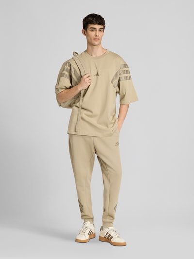 adidas Sportswear Regular Fit Sweathose mit Tunnelzug Oliv 1