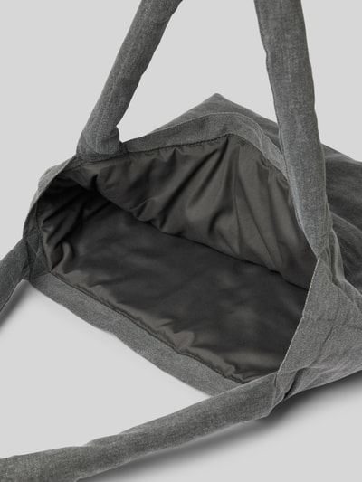Produktfoto, Tote Bag aus reiner Baumwolle in Denim-Optik von Studio Noos mit offenem Hauptfach, grauer Stoff, sichtbare Textur, Detailaufnahme innen