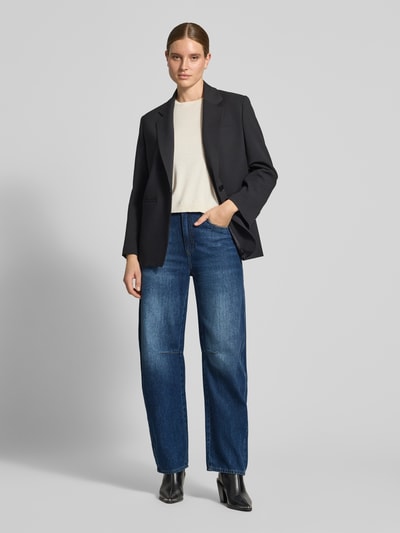 Vrouwenmodel draagt donkerblauwe Barrel Jeans uit mix van katoen en lyocell model 'TIRA' van Raffaello Rossi, Dames, vooraanzicht volledige lichaamsopname