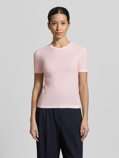 Frauenmodel trägt Regular Fit Strickshirt aus Seiden-Woll-Mix Modell 'MSTLEPRE' von Max Mara, Optik: Unifarben, Mini-Pailletten, Rundhals, Kurzarm, Ärmelabschluss und Rumpfabschluss gerippt, Materialverarbeitung: Feinstrick, Ganzkörperansicht von vorne.