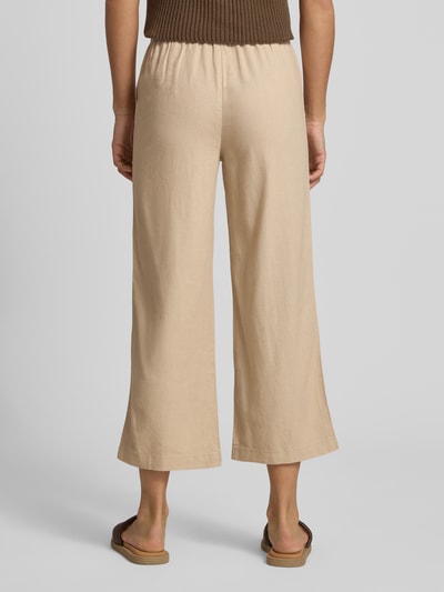 Frauenmodel trägt Weite Hose aus Viskose-Leinen-Mix Modell 'GOA' von Only, Optik: Unifarben, Passform: Wide Leg, Ganzkörperansicht Rückansicht
