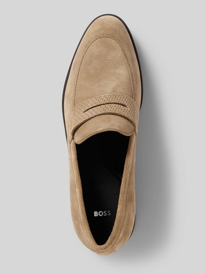Produktfoto, Loafer aus echtem Leder Modell 'TAYIL' von BOSS, Optik: Unifarben, Schuhspitze: Abgerundet, Absatzform: Blockabsatz, Verschluss: Schlupf/offen, Sohle: Strukturiert, Materialverarbeitung: Nubuk, Material: Echtleder, sandfarbene Oberfläche, glatte und leicht raue Textur