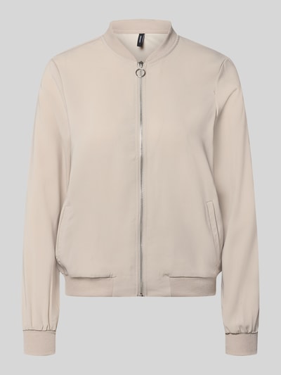 Produktfoto, helle Damen Bomberjacke aus glattem Stoff mit silbernem Reißverschluss, Regular Fit Blouson mit Allover-Muster Modell 'COCO' von VERO MODA