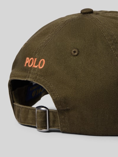 Produktfoto, Basecap aus reiner Baumwolle von Polo Ralph Lauren in Olivgrün, Logo-Detail, gestickte Luftlöcher, verstellbarer Riegel, Webware-Struktur