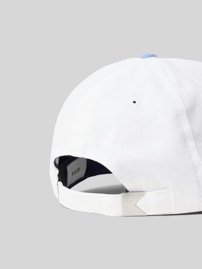 Produktfoto, Basecap aus reiner Baumwolle von RHUDE in Weiß mit verstärktem Schirm, Label-Stitching, Steppnähten, verstellbarem Riegel.