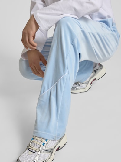 KARL KANI Sweatpants mit Label-Stitching Hellblau 3