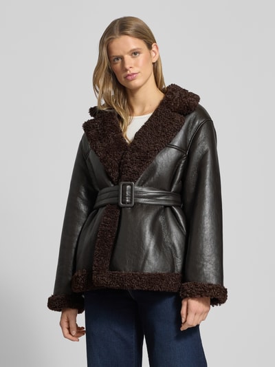 Gina Tricot Kurtka o kroju regular fit z imitacji skóry model ‘Teddy’ Ciemnobrązowy 4