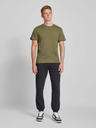 Lacoste T-Shirt mit Label-Stitching Oliv 1