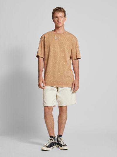 KARL KANI T-Shirt mit Label-Stitching Sand 1