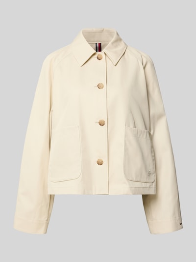 Produktfoto, Relaxed Fit Trenchcoat aus reiner Baumwolle von Tommy Hilfiger w jasnym, jednolitym kolorze, splot twill, detal z logo, krój krótki, hydrophobowy