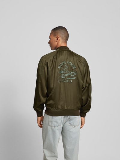 MAISON KITSUNE Bomberjacke mit Label-Stitching Oliv 5