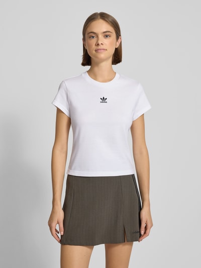 adidas Originals T-shirt o kroju slim fit z wyhaftowanym logo Biały 4