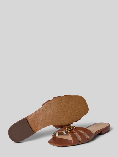 Produktfoto, Pantoletten aus echtem Leder Modell 'BLAIKE SLIDE' von Lauren Ralph Lauren, materiał: naturalna skóra, wykończenie materiału: skóra gładka, efekt: materiał skóropodobny, nosek buta: kwadratowy, prosty, kształt obcasa: obcas słupek, aplikacja: wytłaczane logo, akcenty metalowe, bez zapięcia, podeszwa: fakturowana