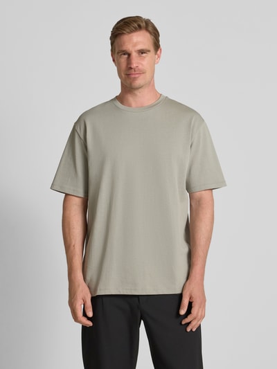 Lindbergh T-shirt o kroju oversized z okrągłym, prążkowanym dekoltem Khaki 4