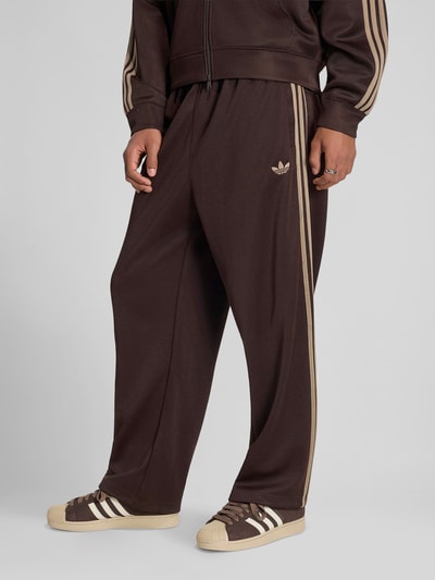 adidas Originals Loose Fit Sweathose aus Baumwoll-Mix mit Logo-Stitching Dunkelbraun 4