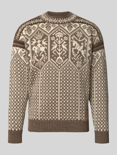 Produktfoto, Strickpullover mit Stehkragen von Dale of Norway in Braun-Beige mit geradem Schnitt, Zopfmuster und Label-Patch, Herrenmodell