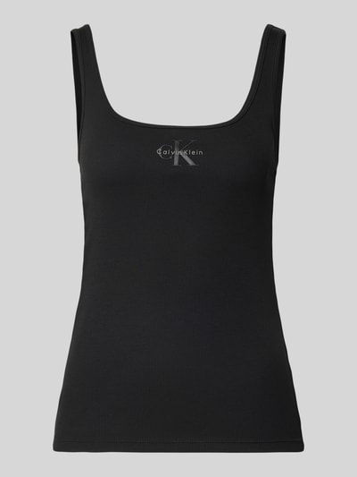 Produktfoto, Slim Fit Top mit Logo-Print Modell 'Scoop' von Calvin Klein Jeans, czarny, krój slim fit, okrągły dekolt, długość tyłu w rozmiarze S: 42 cm