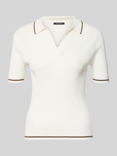 Produktfoto, Strickshirt aus Viskose-Mix mit Polokragen und V-Ausschnitt von ARMANI EXCHANGE, mieszanka wiskozy, krój slim fit, kołnierzyk polo, dekolt w serek, długość tyłu w rozmiarze S: 54 cm, długość rękawów w rozmiarze S: 22 cm, kolor kremowy z kontrastowymi brązowymi lamówkami, widoczna faktura dzianiny