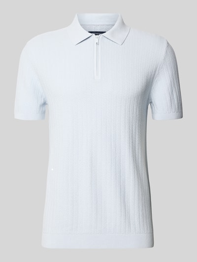 Produktfoto, Poloshirt mit kurzem Reißverschluss und Polokragen von MCNEAL, reine Bio-Baumwolle, hellblau, gerippte Textur, Body Fit