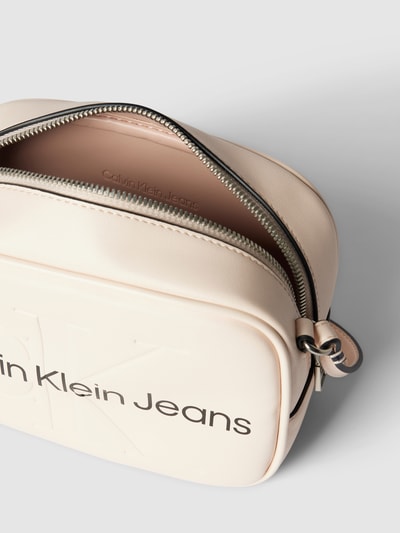 Calvin Klein Jeans Umhängetasche in Leder-Optik Rosé 4