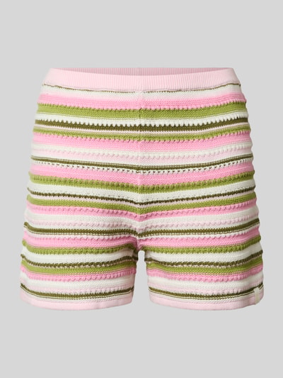 Produktfoto, Strickshorts mit Label-Patch Modell 'RORY' von JJXX aus Reine Baumwolle, Straight Fit, pink-grün gestreift, elastischer Bund, sichtbare Textur, Bundweite bei Größe S 36 cm, Innenbeinlänge 10 cm