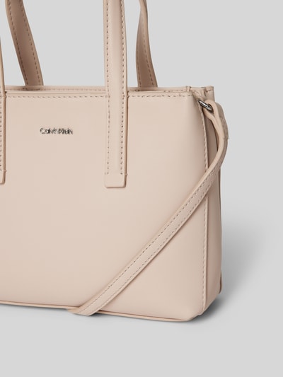 CK Calvin Klein Tote Bag mit Label-Applikation Modell 'CK MUST' Stein 3