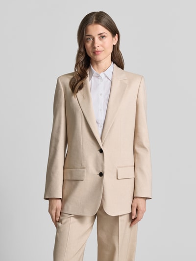 Frauenmodel trägt Relaxed Fit Longblazer aus Viskose-Mix mit Leinen-Anteil Modell 'ANETALI' von HUGO, Bi-Color Optik, Reverskragen, Rückenschlitz, 2-Knopf-Verschluss, Pattentaschen, Ganzkörperansicht von vorne.