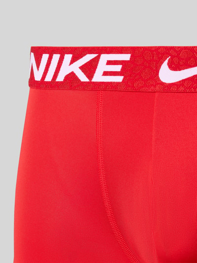 Produktfoto, Trunks mit elastischem Bund im 3er-Pack von Nike in Rot, glatte Textur, Material-Mix mit Stretch-Anteil, körpernahe Passform