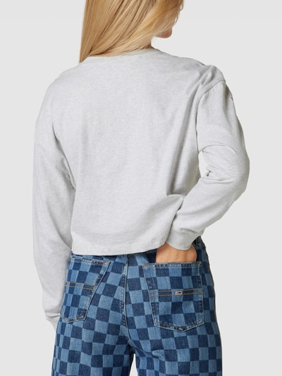 Tommy Jeans Cropped Longsleeve mit Label-Print Hellgrau meliert 5