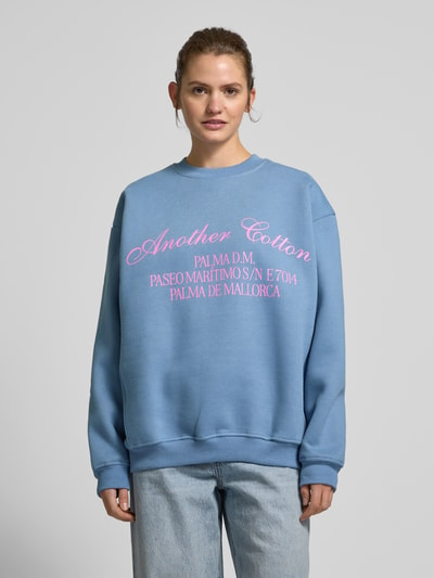 ANOTHER COTTON LAB Oversized Sweatshirt mit Label-Print Modell 'Palma' Hellblau 4